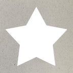 Une étoile blanche à cinq branches réalisée avec l'Artoz Papier AG Stanzer M Stern sur du gris clair texturé - idéal pour les cartes ou les projets de bricolage.