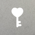 Le Stanzer S Herzschlüssel d'Artoz Papier AG présente une icône de clé blanche en forme de cœur au design simple, sur un fond gris texturé.