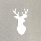 L'Artoz Papier AG Stanzer S Hirschkopf présente une silhouette de cerf blanc avec des bois, centrée sur un fond texturé gris clair - idéal pour les Basteln ou pour une utilisation avec le Stanzer.