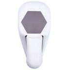 Der Artoz Papier AG Stanzer M Hexagon ist ein weißer Handlocher mit einem grauen Sechseckaufsatz, ideal zum Schneiden von Papier in perfekte sechseckige Formen für Bastelarbeiten.