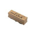 Auf dem rechteckigen Artoz Papier AG Stempel Viel Glück steht oben in schwarzer Schreibschrift "viel Glück". Ideal für Bastelarbeiten, hebt sich dieser Stempel schön von einem weißen Hintergrund ab.
