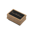 Le Stempel Invitation d'Artoz Papier AG est un tampon rectangulaire à dessus noir portant la mention "Einladungskarten" en cursive dorée, idéal pour Bastelarbeiten. Le produit est présenté isolé sur fond blanc.