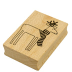 Le Stempel Renntier d'Artoz Papier AG est un tampon rectangulaire en bois gravé d'un renne dans une écharpe rayée. Il est parfait pour les Bastelarbeiten et les projets créatifs.