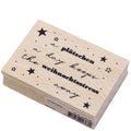 Der Stempel Schriftzug Weihnachten von Artoz Papier AG mit schwarzer Schrift und Sternchenakzenten lautet "a plätzchen a day keeps the weihnachtsstress away" - ideal für Bastelarbeiten oder festliche Einladungskarten.