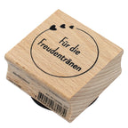 Der Stempel Kreis mit Text von Artoz Papier AG ist ein Holzstempel mit einem kreisförmigen Design, zwei kleinen Herzen und dem deutschen Text "Für die Freudentränen". Ideal für Bastelarbeiten, dieser Holzstempel misst 40x40x29mm.