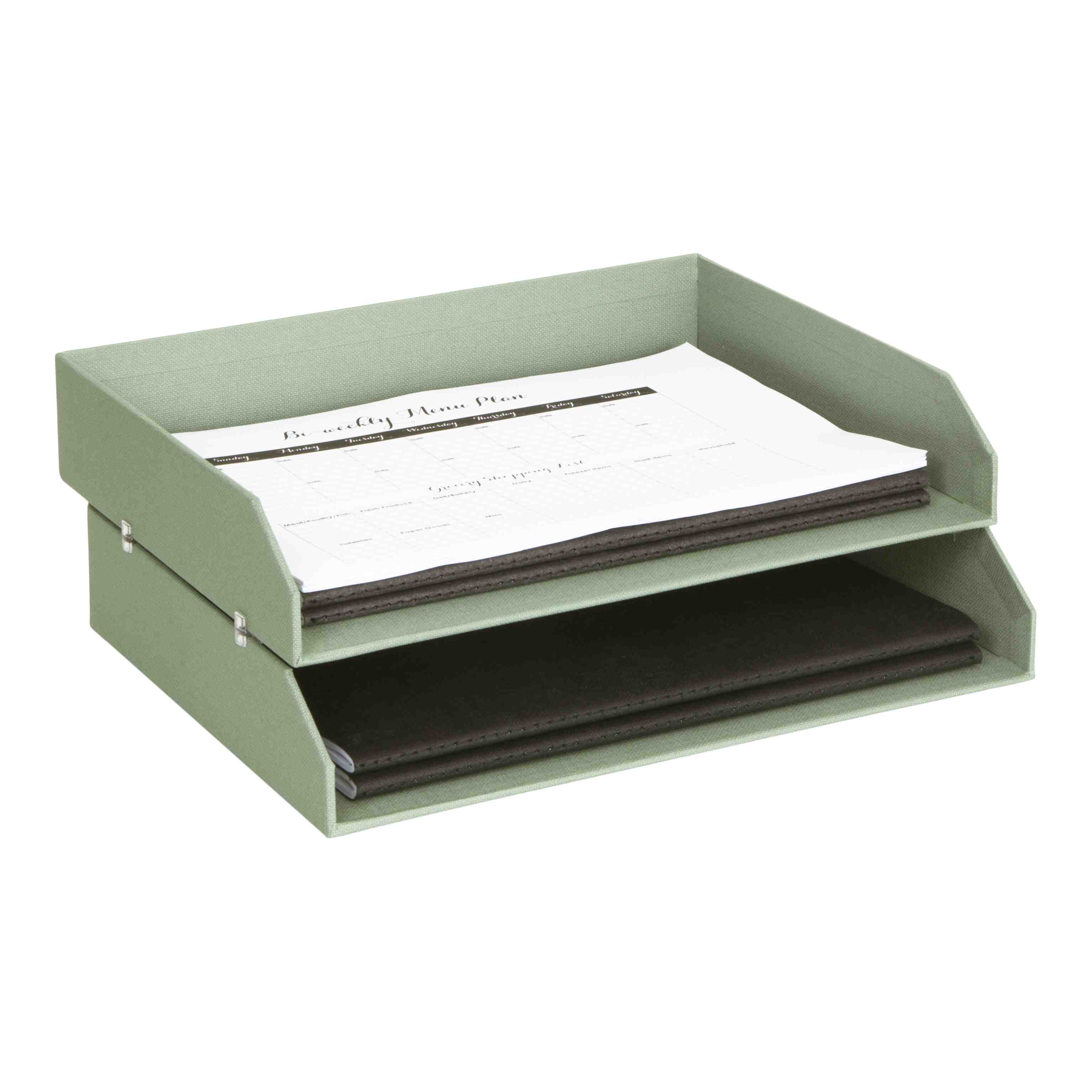 L'Artoz Papier AG Ablagefach doppelt est un organisateur de bureau vert à deux niveaux avec Leinenoptik, parfait pour votre bureau à domicile. Il contient des papiers dans le plateau supérieur et un ordinateur portable fermé dans le plateau inférieur, sur fond blanc.