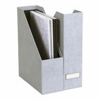Le 2er Stehsammler gris d'Artoz Papier AG en aspect lin contient deux cahiers à motifs marbrés debout sur fond blanc - idéal pour donner du style à votre bureau à domicile.