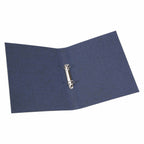 Une feuille A4 géante d'Artoz Papier AG en bleu avec papier peint, sans papier, se trouve sur un fond bleu foncé - idéal pour le bureau à domicile.