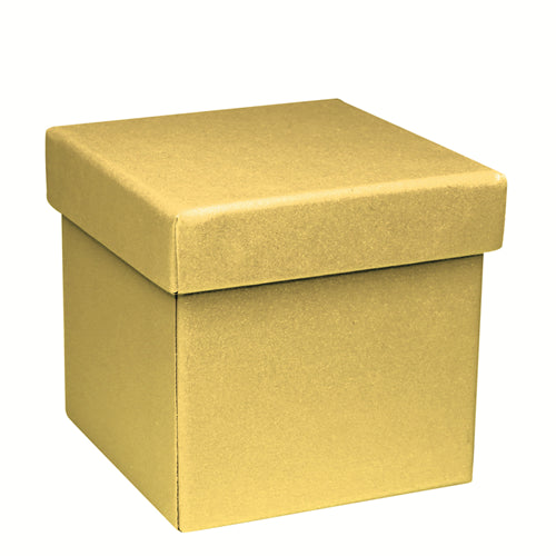 Une boîte-cadeau minimaliste « Pure » taille L, de couleur dorée, proposée par Artoz Papier AG, au design sobre et carré, dotée d'un couvercle séparé et ajusté, photographiée sur fond blanc — idéale comme emballage-cadeau élégant pour toutes les occasions.