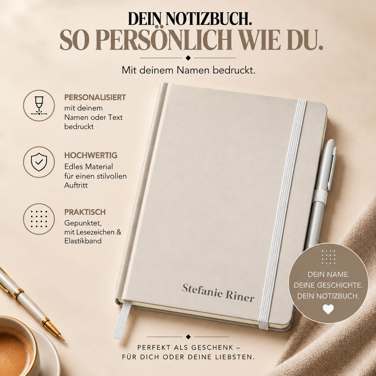 Un carnet A5 beige personnalisé avec le nom Stefanie Riner sur la couverture, muni d'une fermeture élastique et accompagné d'un stylo à bille assorti.