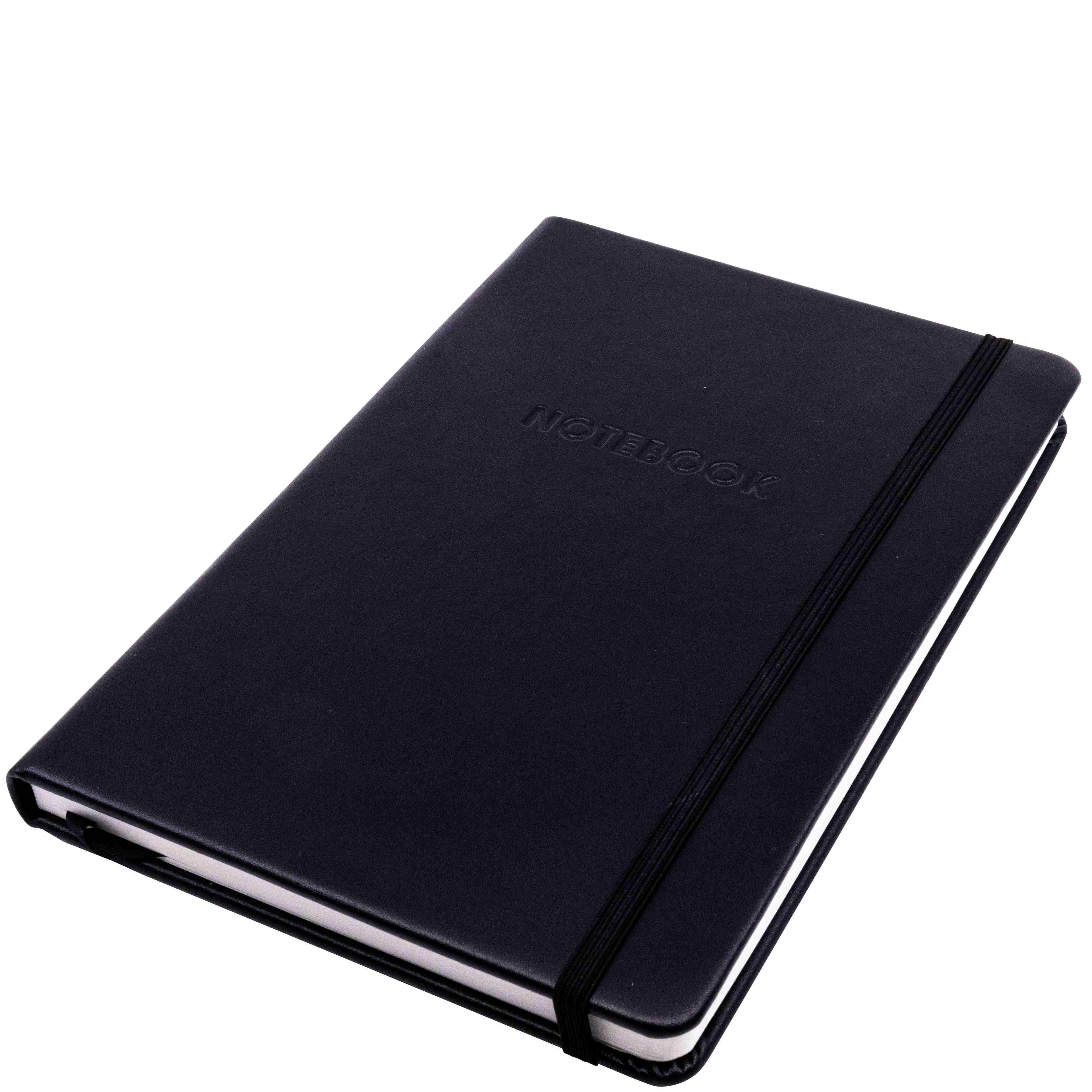 L'Artoz Papier AG A5 Notizbuch schwarz est un carnet noir fermé à couverture rigide avec un élastique, "NOTEBOOK" embossé sur la couverture, et des pages lignées à l'intérieur.