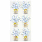 Six bouquets de fleurs blanches et bleu clair avec des feuilles vertes, chacun noué avec un ruban jaune, sont disposés en deux colonnes. L'autocollant 3D "Blumenstrauss" d'Artoz Papier AG ajoute l'élégance du Schweizer Design.