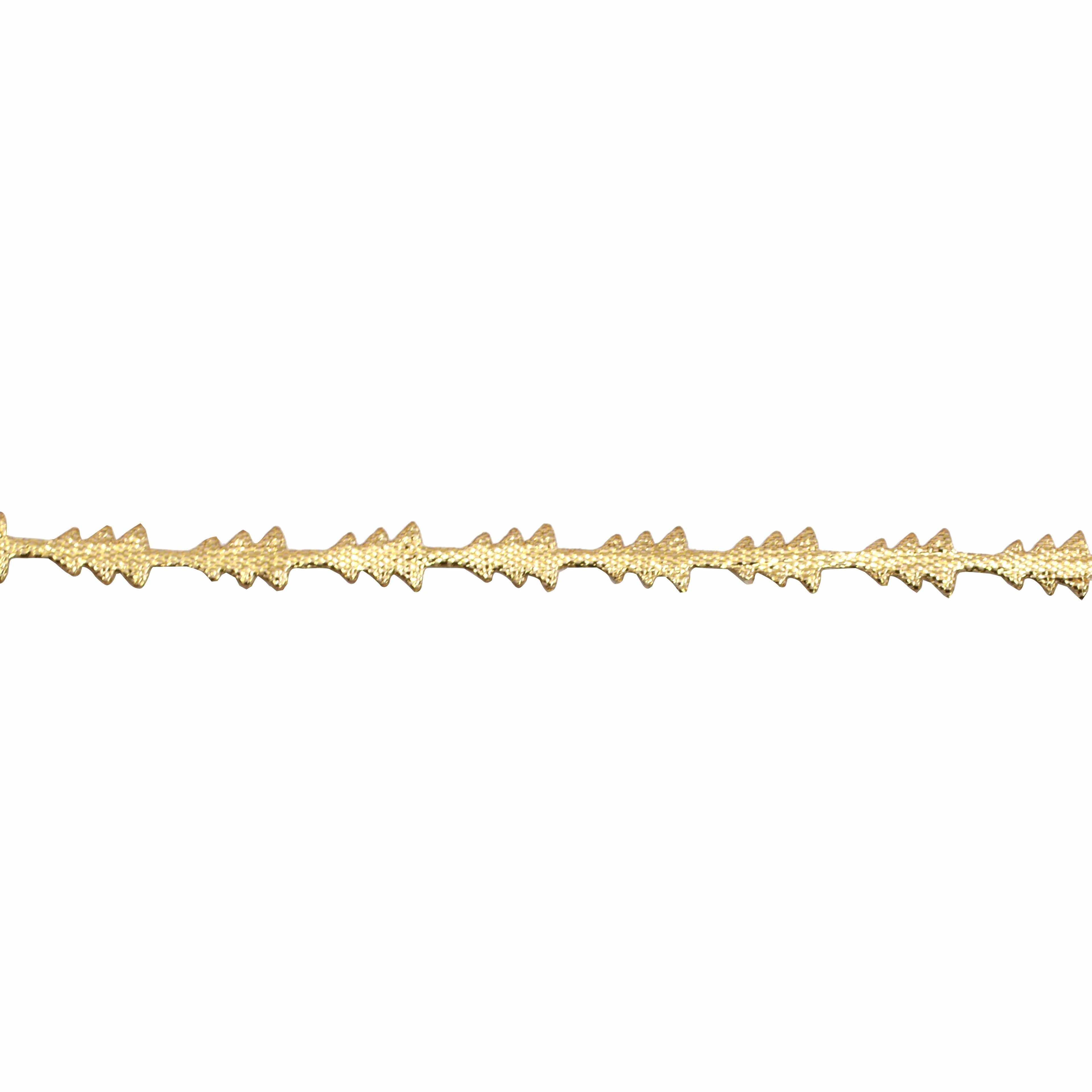 Das Artoz Papier AG Geschenkband Tannenbaum Gold ist ein Polyesterband mit einem strukturierten Zickzack-Muster, das horizontal auf einem weißen Hintergrund angebracht ist.