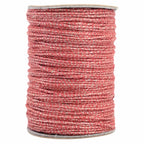 Le Geschenkband Rot d'Artoz Papier AG est une bobine de ficelle rouge avec un fil métallique argenté, fabriquée à partir d'un mélange de jute et de polyester, présentée à la verticale sur un fond blanc.
