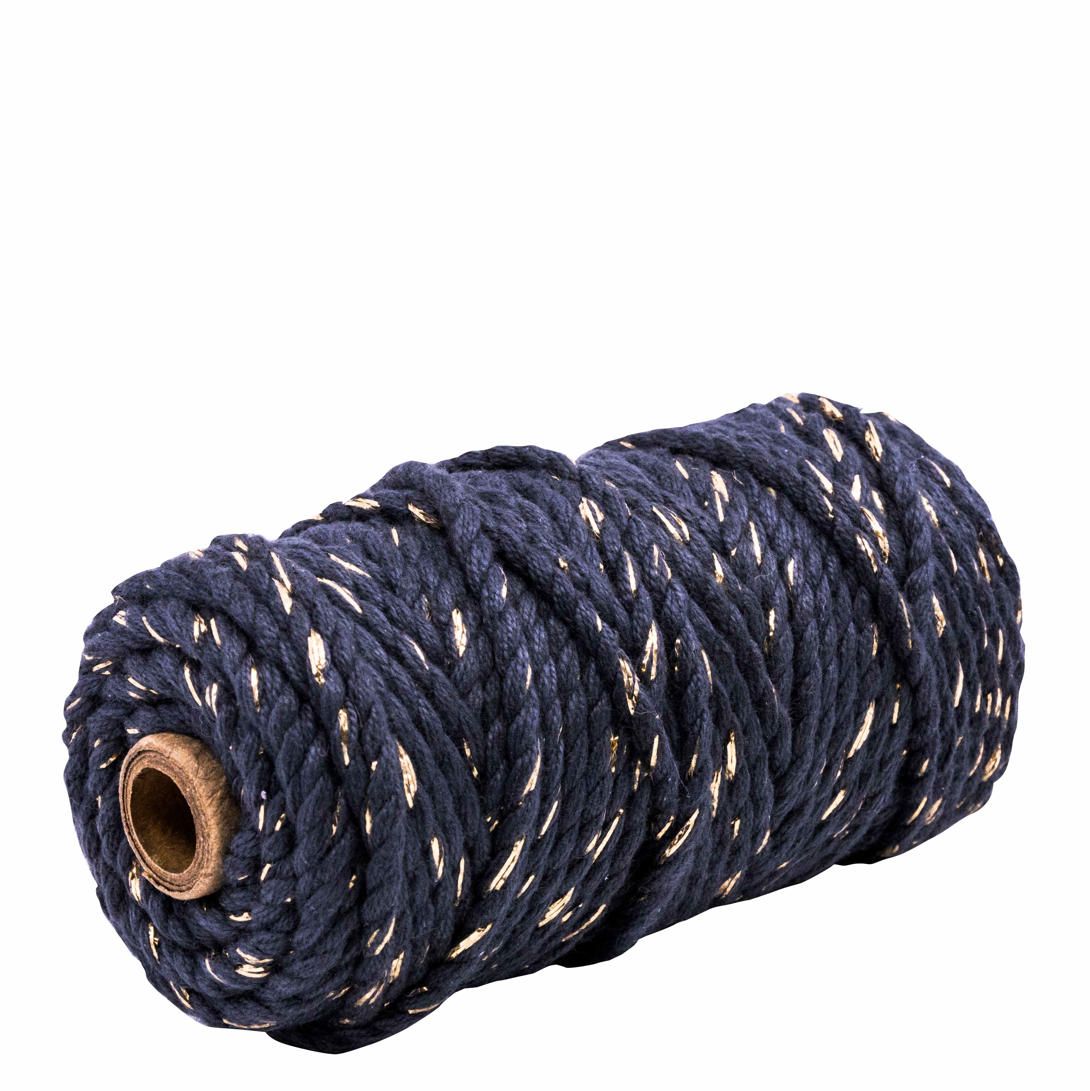 Une bobine de Artoz Papier AG Geschenkband Midnight blue - Gold, avec un ruban épais bleu foncé avec des accents dorés, étroitement enroulé autour d'une âme en carton et présenté sur un fond blanc.