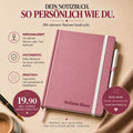 Découvrez le carnet A5 avec stylo, dans un élégant coloris bordeaux, signé Artoz Papier AG, personnalisable avec votre nom ou le texte de votre choix sur la couverture. Ce carnet haut de gamme est doté d'une fermeture pratique à élastique blanc et d'un passe-stylo pour votre stylo à bille préféré. Il allie personnalisation, qualité et fonctionnalité au quotidien. Le nom de votre choix en fait un compagnon unique, au prix de 19,90 euros.