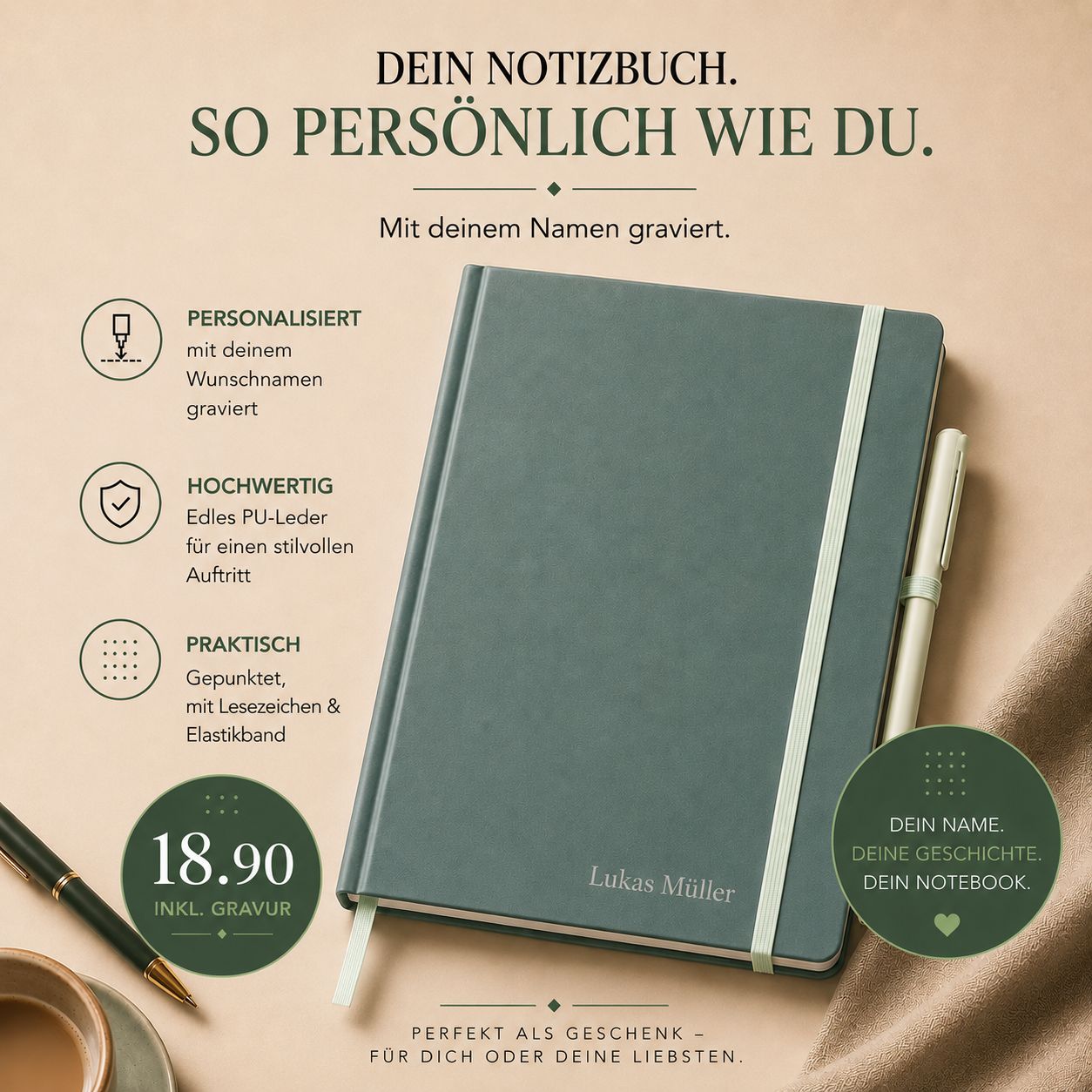 Das grüne A5-Notizbuch von Artoz Papier AG, graviert mit deinem Namen und mit einem passenden Stift, liegt auf beigem Untergrund. Deutschsprachige Informationen heben Individualisierung, Qualität und Alltagstauglichkeit hervor.
