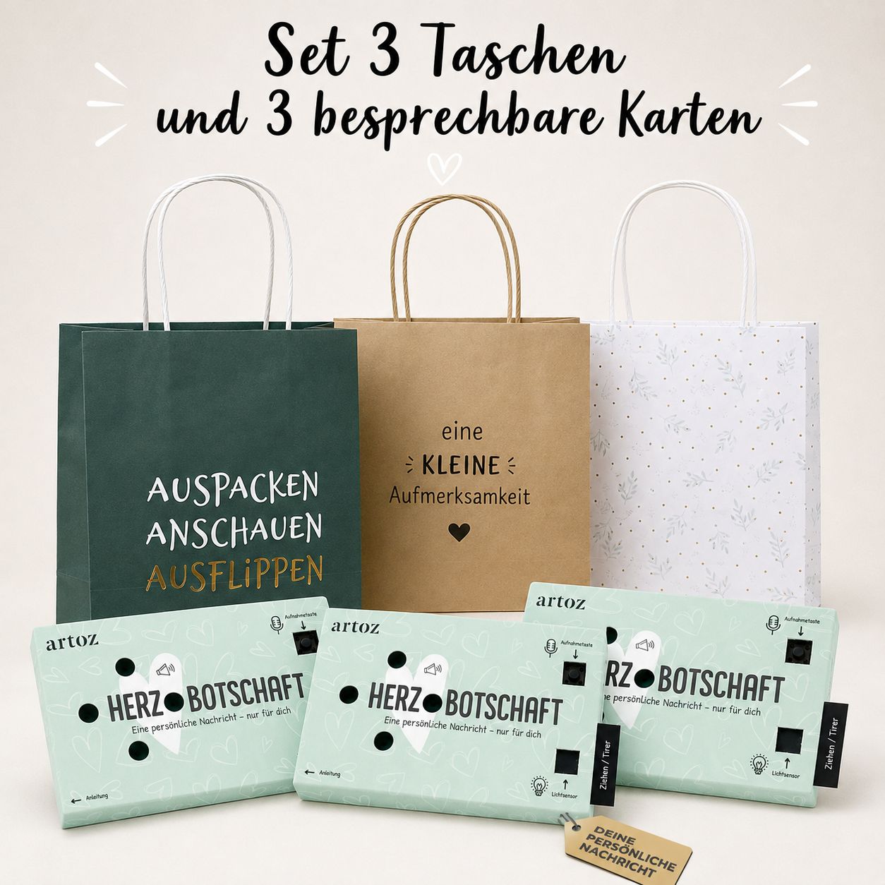 On voit trois pochettes cadeaux (verte, marron, blanche) et trois cartes « Herzbotschaft » enregistrables de la marque Artoz Papier AG. Le texte ci-dessus indique : « Lot de 3 pochettes cadeaux et 3 cartes enregistrables. » Le sac marron porte la mention « eine kleine Aufmerksamkeit ». Ce coffret cadeau unique d’Artoz Papier AG contient des sacs-cadeaux pratiques et des cartes enregistrables permettant d’enregistrer un message vocal personnalisé, afin d’apporter une touche spéciale à chaque occasion.