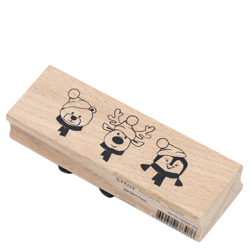 Un tampon rectangulaire en bois — « Stempel Wintertiere » d'Artoz Papier AG — présente de charmantes illustrations au trait noir représentant un ours, un renne et un pingouin, tous coiffés d'un bonnet d'hiver ; idéal pour les travaux manuels (Bastelarbeiten) avec des motifs d'animaux d'hiver rigolos.