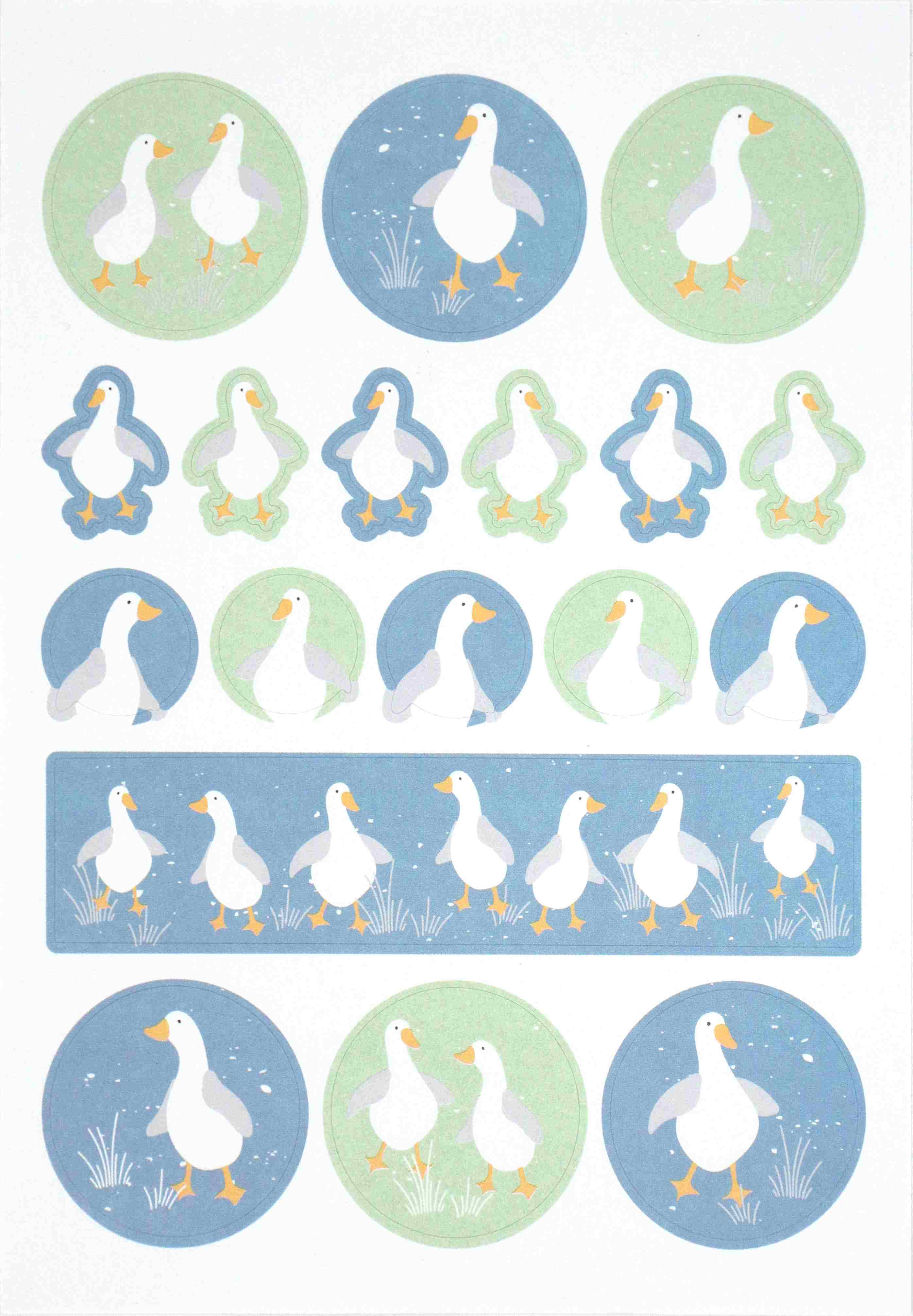 La feuille Artoz Sticker Gans d'Artoz Papier AG présente des canards et des oies blanches sur des fonds verts et bleus - idéal pour la Geschenkdekoration ou comme Bastelzubehör. Comprend un autocollant long d'oies marchant sur l'herbe.