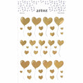 L'autocollant "Herzballon" d'Artoz Papier AG présente des ballons autocollants dorés en forme de cœur avec de fines ficelles en dessous, disposés en rangées. La bordure supérieure de la feuille présente de petits cœurs gris sur fond blanc - idéal pour les Bastelideen.