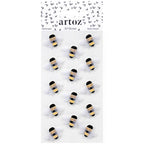 L'autocollant 3D "Biene" d'Artoz Papier AG représente d'adorables abeilles de dessin animé, rayées de noir, de blanc et de jaune, sur une feuille blanche rehaussée d'un cœur noir - idéal pour les fans de Schweizer Design.