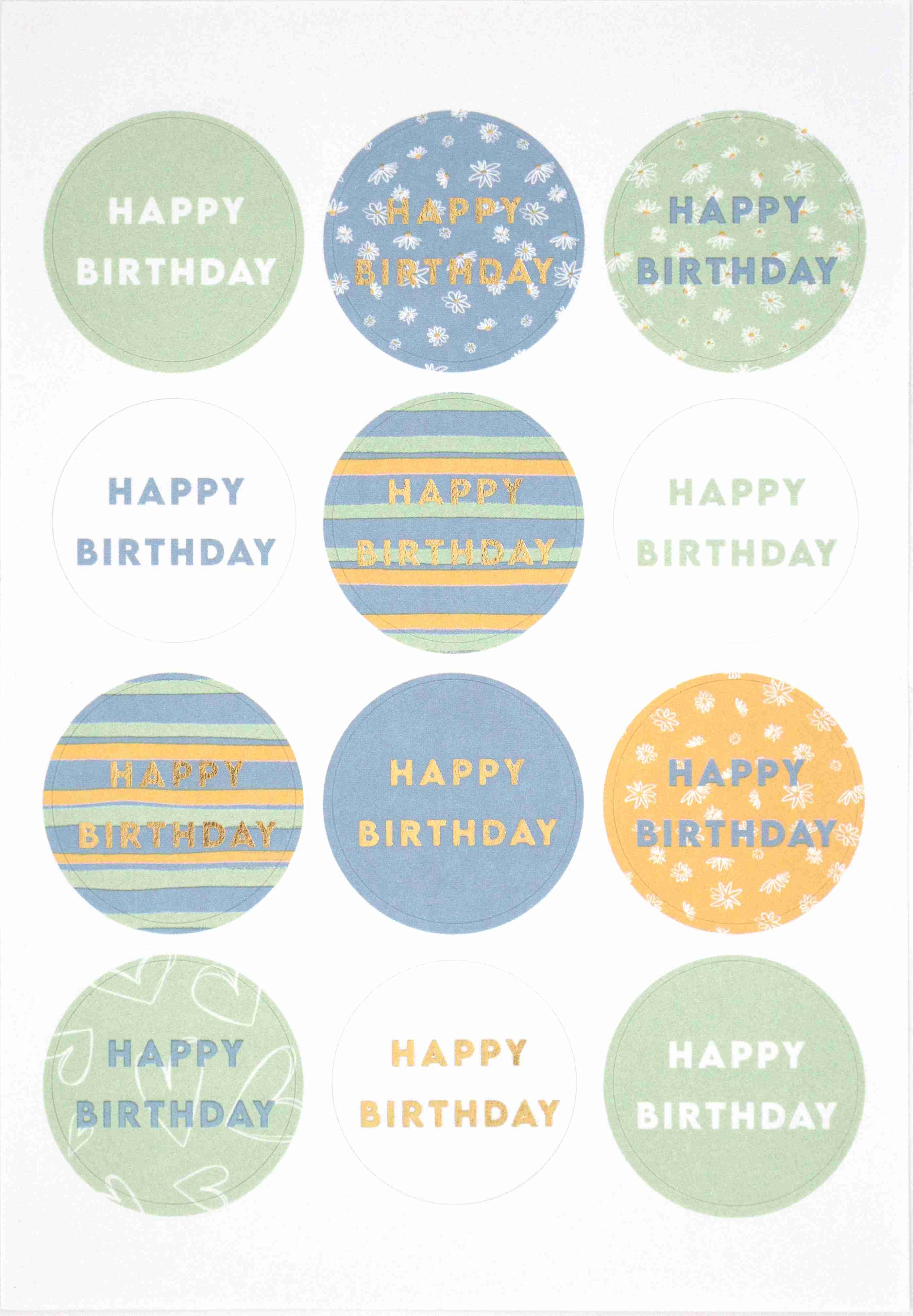 Das Artoz Sticker Happy Birthday Set der Artoz Papier AG enthält zwölf runde Sticker in pastelligem Grün, Blau, Gelb und Weiß mit Streifen, Sternen und Blumen - ideal für Bastelprojekte oder charmante Geburtstagsdeko.