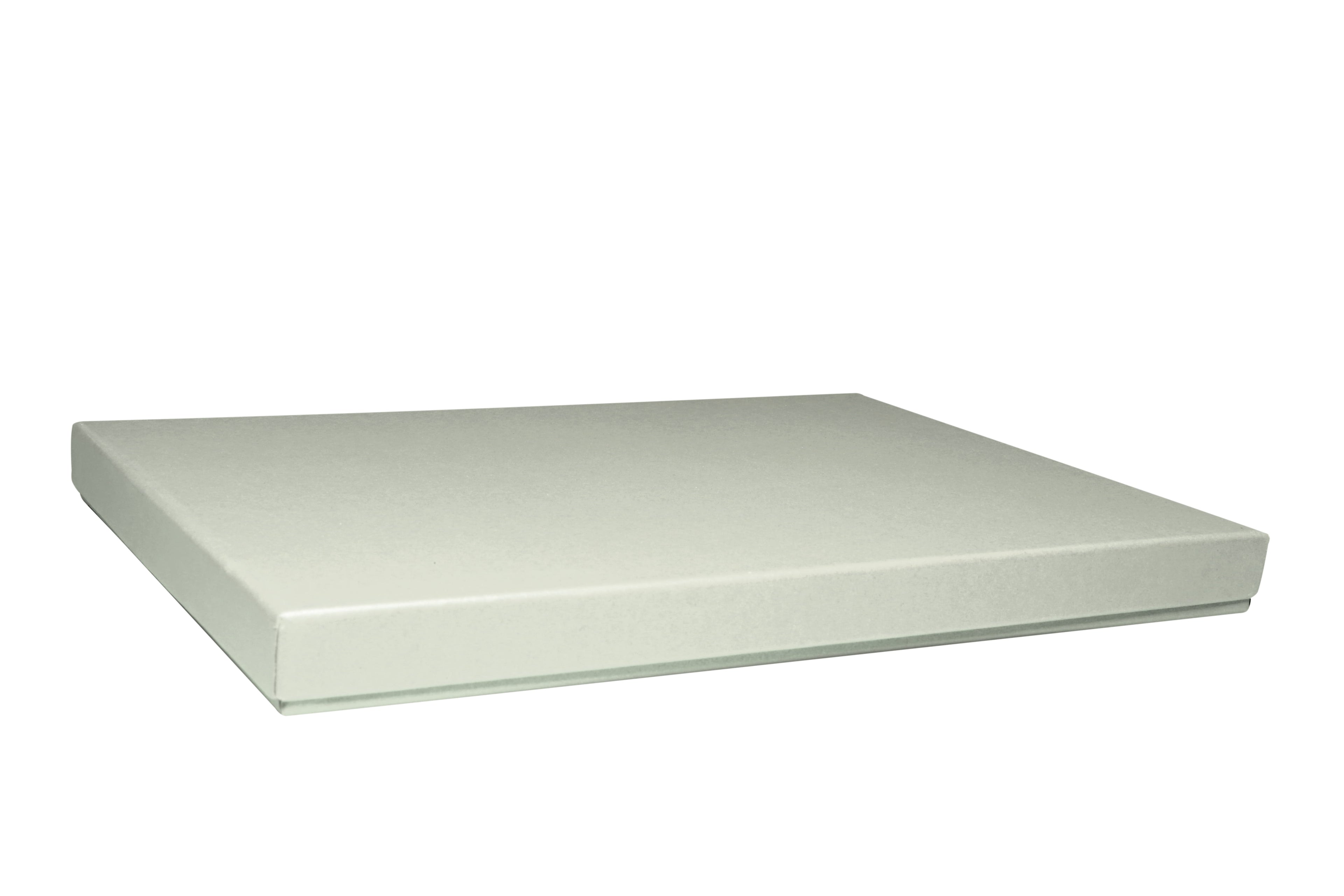 Une boîte en carton rectangulaire, fermée, de couleur gris clair et sans marquage est présentée sur un fond blanc : il s'agit de la « Geschenk-Box Pure A4 » (disponible en plusieurs couleurs) d'Artoz Papier AG, une solution d'emballage élégante, idéale comme boîte-cadeau ou coffret haut de gamme pour livres.