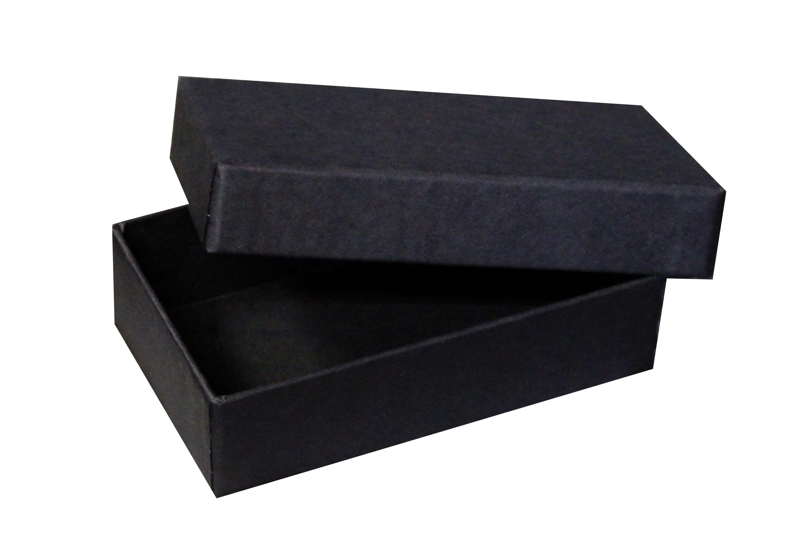 Une boîte-cadeau « Pure S » rectangulaire vide, fabriquée par Artoz Papier AG à partir de carton solide de qualité livre, de couleur noire unie, dont le couvercle est partiellement ouvert, est présentée sur un fond blanc, prête à être réutilisée.