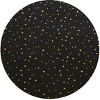 Un fond anthracite circulaire orné d'un motif irrégulier de petits points dorés dispersés — idéal pour mettre en valeur votre solution d'emballage Artoz Papier AG ou pour apporter une touche unique au rouleau de papier cadeau – anthracite/doré, assorti à la boîte de recharge de papier cadeau.