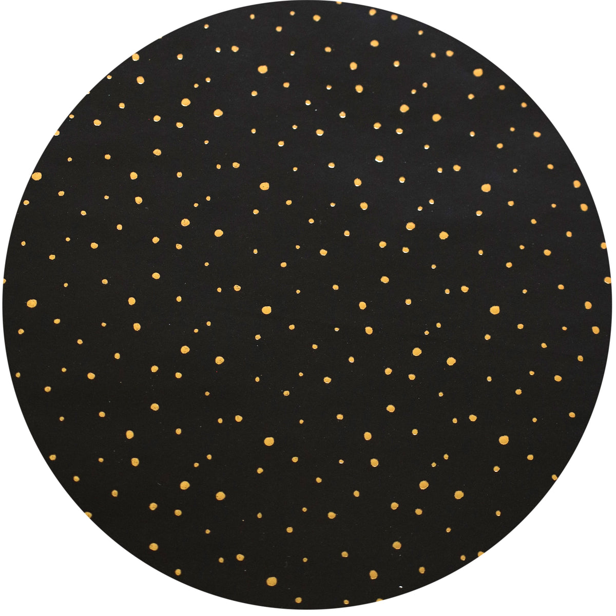 Un fond anthracite circulaire orné d'un motif irrégulier de petits points dorés dispersés — idéal pour mettre en valeur votre solution d'emballage Artoz Papier AG ou pour apporter une touche unique au rouleau de papier cadeau – anthracite/doré, assorti à la boîte de recharge de papier cadeau.
