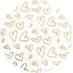 Orné de cœurs dorés dessinés à la main, de tailles variées et dispersés sur un fond circulaire d'un blanc éclatant, ce motif simple et ludique est parfait pour apporter une touche joyeuse et romantique à vos cadeaux. Il est idéal à utiliser avec la boîte Artoz Papier AG contenant du papier cadeau de différentes couleurs – boîte distributrice rechargeable, qui vous permet de ranger soigneusement votre papier cadeau élégant et de l'avoir toujours à portée de main.