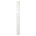 Une feuille enroulée de papier cadeau « Artoz Papier AG Geschenkpapier Rolle – blanc/or », assortie à la boîte de recharge de papier cadeau, ornée de cœurs aux contours dorés et argentés, est posée à la verticale sur un fond blanc uni.