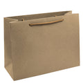 Le Geschenk Tragtasche Pure L grocer kraft d'Artoz Papier AG est un sac à provisions en papier kraft brun uni avec des poignées en corde, présenté à la verticale sur un fond blanc.