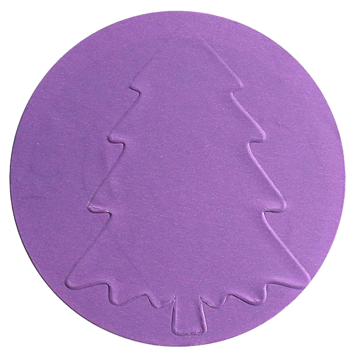 Un cercle violet orné du motif « Prägestempel Ersatz Sujet Tannenbaum » d'Artoz Papier AG, avec une silhouette de sapin de Noël en relief au centre — idéal pour apporter une touche festive à vos projets de bricolage.