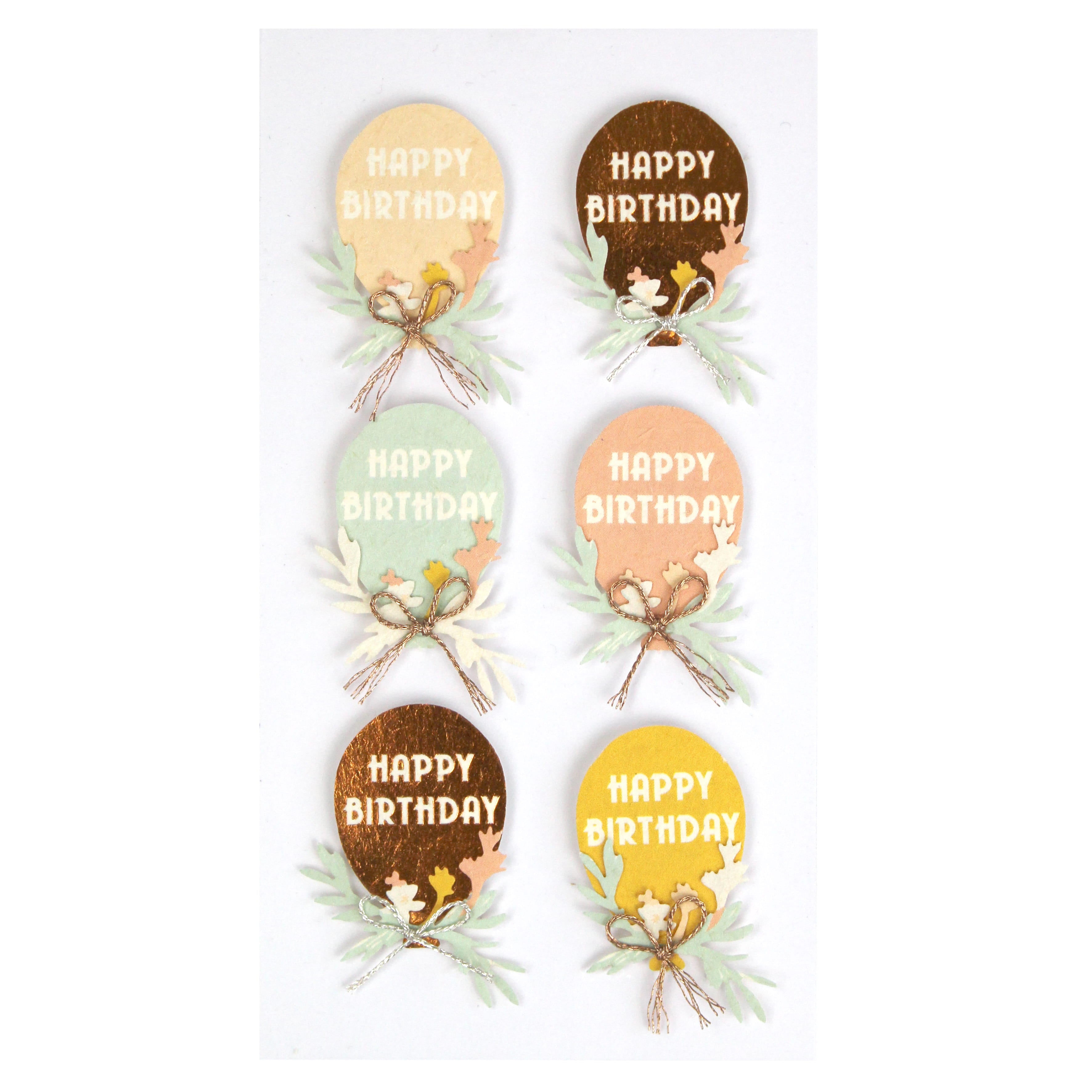 Lot de six autocollants Artoz 3D "Ballon Happy Birthday" par Artoz Papier AG. Chaque autocollant ovale représente le mot "Happy Birthday" en blanc ou en or, un bouquet floral, et se décline dans des tons pastel et terre : crème, marron, sarcelle, rose, marron foncé et jaune.