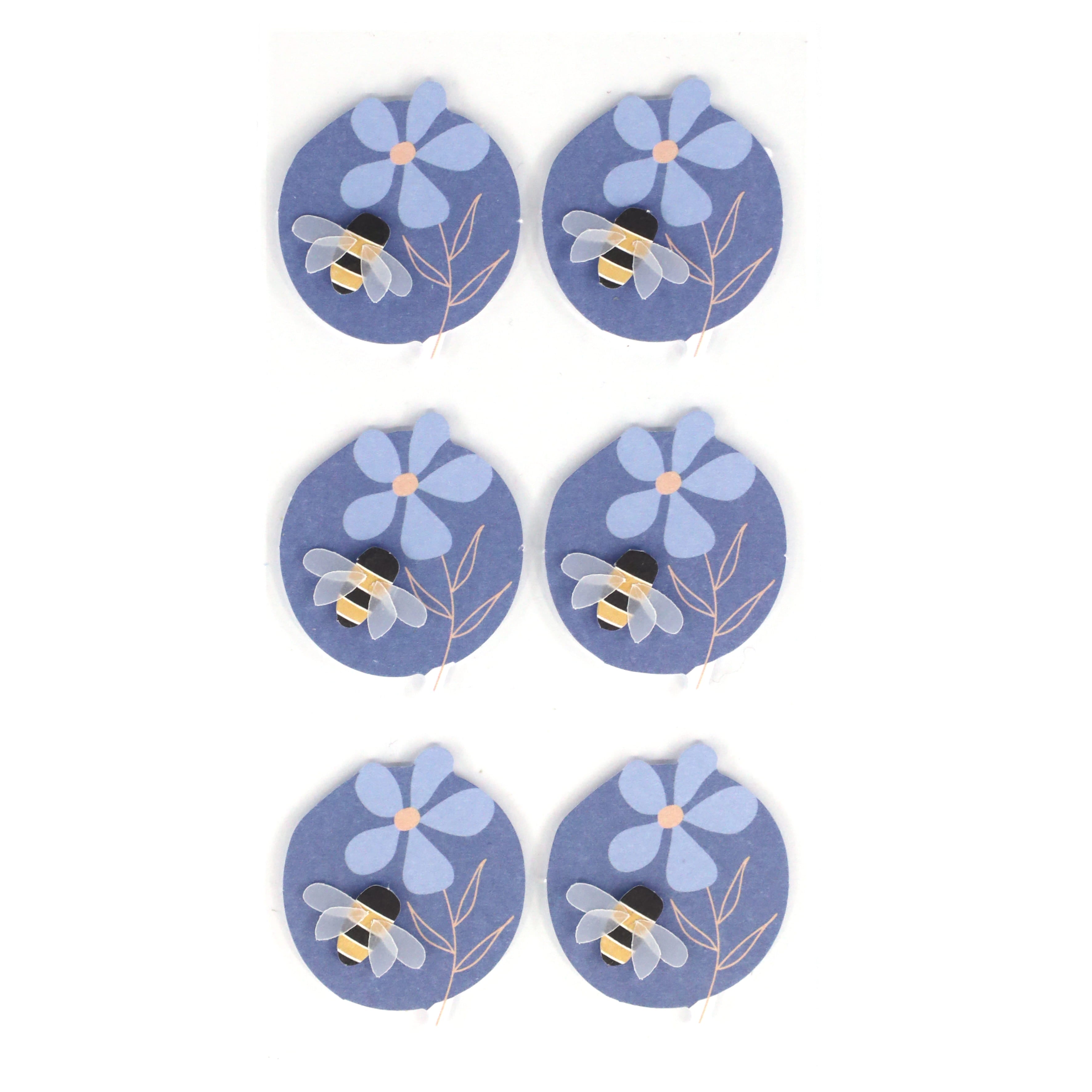Le set Artoz Papier AG 3D Sticker "Biene mit Blume" comprend six autocollants circulaires représentant une abeille de dessin animé et une fleur violette sur un fond violet, disposés en deux colonnes et trois rangées - des Bastelzubehör idéaux pour les projets créatifs.