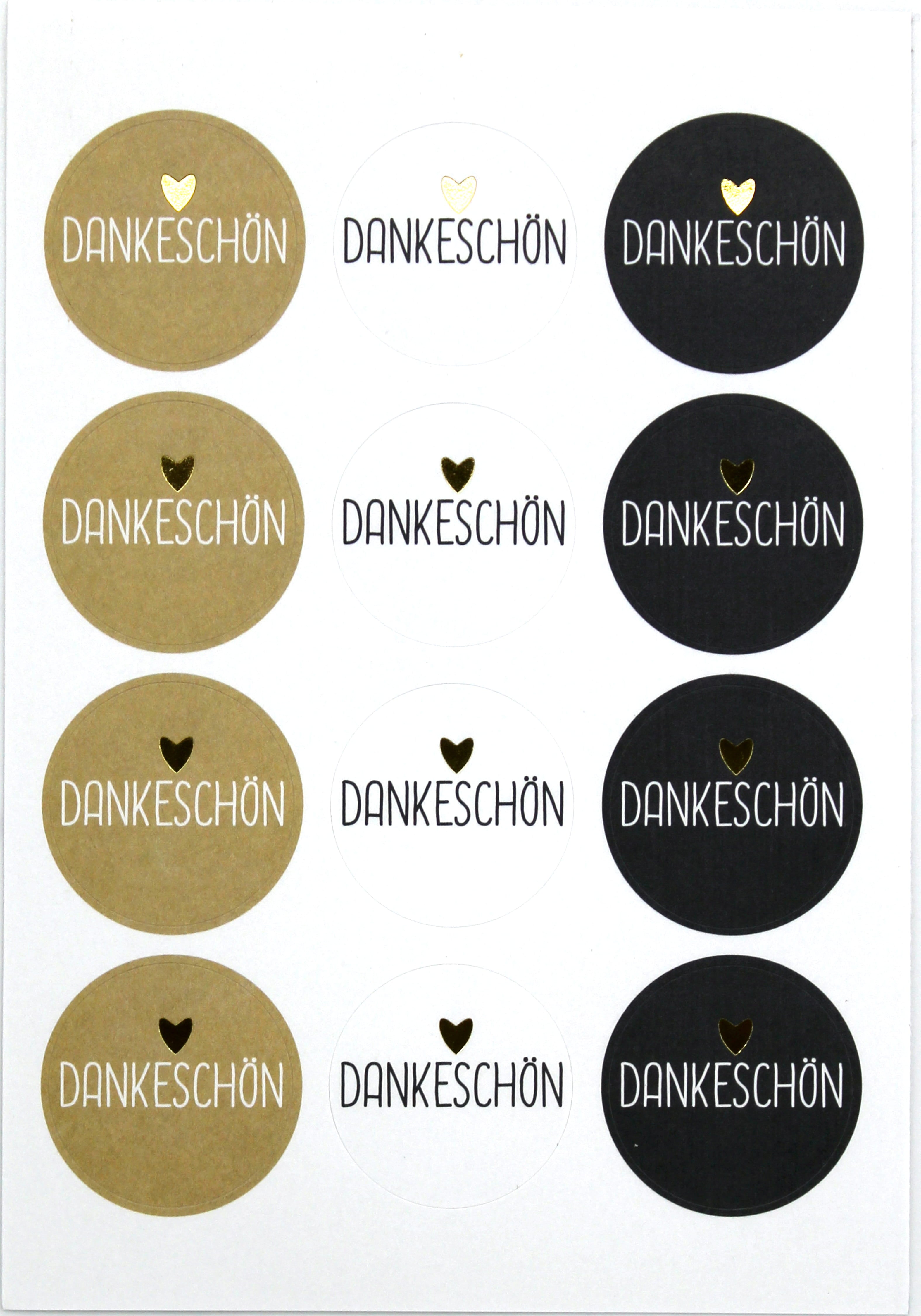Die Artoz Sticker Dankeschön der Artoz Papier AG sind ovale Sticker mit einem goldenen Herz über "Dankeschön" auf goldenem, weißem oder schwarzem Hintergrund - ideal für DIY-Deko-Projekte. Jeder Bogen zeigt die Sticker in einem ordentlichen Raster.