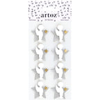 Un lot de huit autocollants 3D blancs « Engel mit Stern » de la marque Artoz Papier AG, représentant chacun un ange gracieux tenant une petite étoile dorée. L'emballage porte le label de design suisse « artoz » et est orné d'un motif de petits cœurs noirs dans sa partie supérieure.