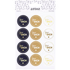 Die Artoz Sticker für DICH von der Artoz Papier AG sind runde Sticker mit der Aufschrift "für DICH" und einem Herz, ideal zum Verpacken von Geschenken. Jeder Bogen hat marineblaue, goldene und weiße Sticker, die in vier Reihen und drei Spalten angeordnet sind.