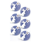 Der Artoz 3D Sticker "Hase mit Blume" der Artoz Papier AG zeigt sieben kreisförmige Sticker mit weißen Hasen und Blumen auf blauem Hintergrund, flauschigen Hasenschwänzen und kupferfarbenen Blüten - ideal für kreative Bastelprojekte.