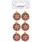 Six décorations de Noël rondes et marron « Artoz 3D Sticker Weihnachtskugel Blume », ornées de fleurs de poinsettia roses et de touches dorées, présentées sur une carte blanche portant la marque Artoz Papier AG et mettant en valeur l'élégant design suisse.