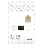 Rückseite einer Briefpapier-Set der Artoz Papier AG mit dem „Geschenkkuvert klein Sterne“, das Mini-Umschläge in vier eleganten Schweizer Designs zeigt: weiß mit Streifen, weiß mit Sternen, schwarz mit goldenen Sternen und weiß mit goldenen Mustern. Das Set enthält sechs „Gutschein-Kuverts“, die sich perfekt für kreative Geldgeschenke eignen; sowohl die Umschläge als auch der Barcode sind zu sehen.