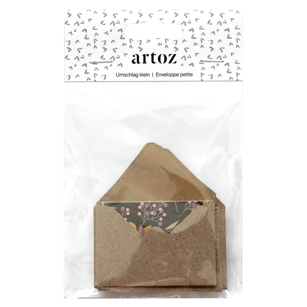 Eine Packung „Artoz Papier AG Geschenkkuvert klein“ – kleine braune Kraftpapier-Umschläge, ideal als Geschenkumschläge oder zur Verpackung von Gutscheinen, jeweils mit einer Karte mit Blumenmotiv. Das Set ist ansprechend in durchsichtiger Folie verpackt und trägt oben ein Artoz-Etikett sowie einen dekorativen Hintergrund im Schweizer Design.