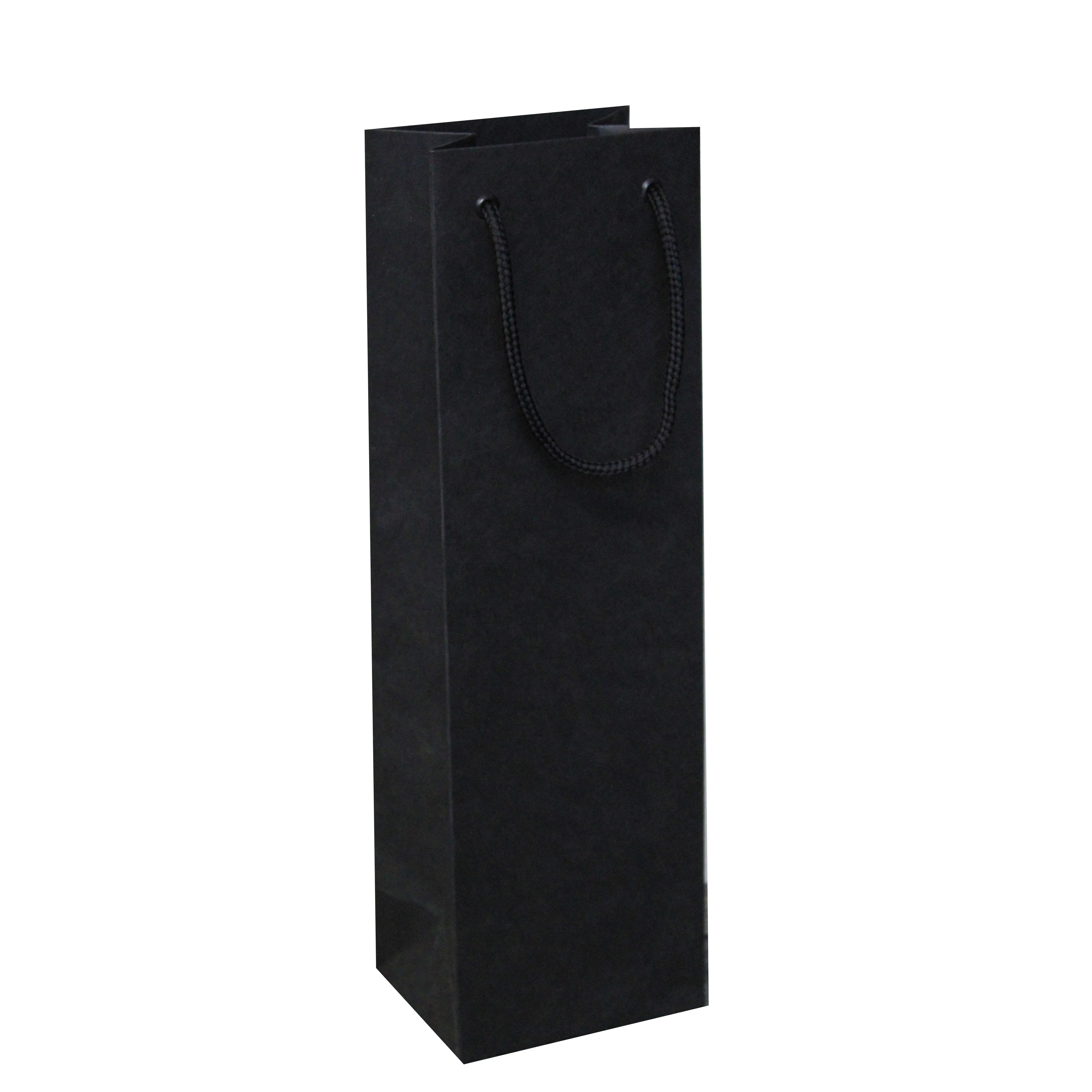 Grand sac à vin rectangulaire noir « Wein Tragetasche » (disponible en plusieurs couleurs) de la marque Artoz Papier AG, doté de solides poignées en corde noire, se dressant sur un fond blanc — idéal comme sac à vin tendance ou comme élégant emballage cadeau.