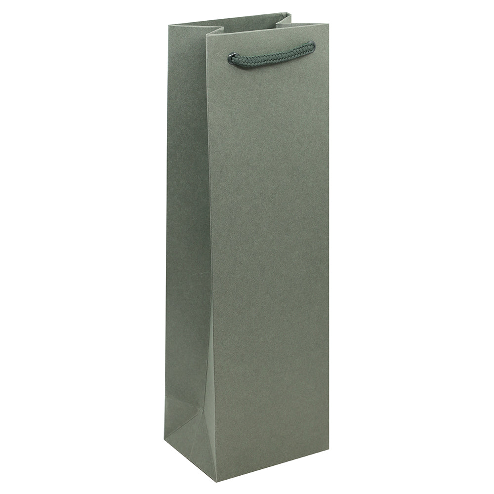 Un grand sac cadeau rectangulaire en papier kraft gris uni de la marque Artoz Papier AG, doté d'une poignée tressée vert foncé et présenté debout sur un fond blanc — idéal comme « Geschenkverpackung » ou comme « sac à vin » disponible en différentes couleurs.