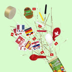 Un "Tischbombe ohne Feuer - Fussball WM Team Schweiz" vert d'Artoz Papier AG est orné d'autocollants du drapeau suisse, de drapeaux de pays européens, de ballons rouges et blancs et de nachhaltige Partydeko sur un fond vert clair.