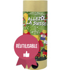 L'Artoz Papier AG Tischbombe ohne Feuer - Fussball WM Team Schweiz est une décoration de table cylindrique avec des images de football, le texte "Allez la Suisse", l'image d'un trophée doré et un badge rose "Réutilisable" qui indique qu'il s'agit d'un Partydeko réutilisable.